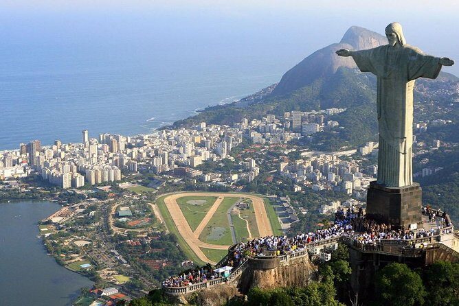 A Day NO Rio DE Janeiro - Language on the Ground: English is offered, with some switching