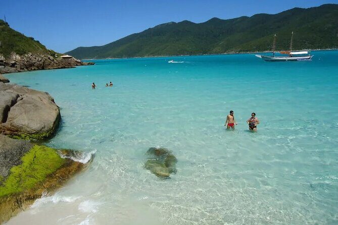 Amazing tour of Arraial do Cabo with lunch - Crevice of Our Lady of Assumption (Fenda de Nossa Senhora): Rocks, Blue Water, Quiet Moments