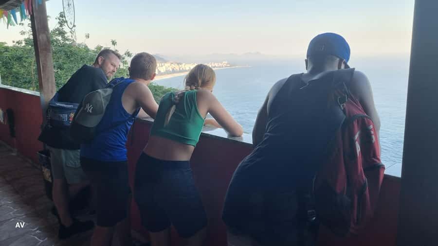 AVenturismo 2 Irmãos hill + Vidigal Favela - Up to the cabin and beyond: nature time and views over the sea
