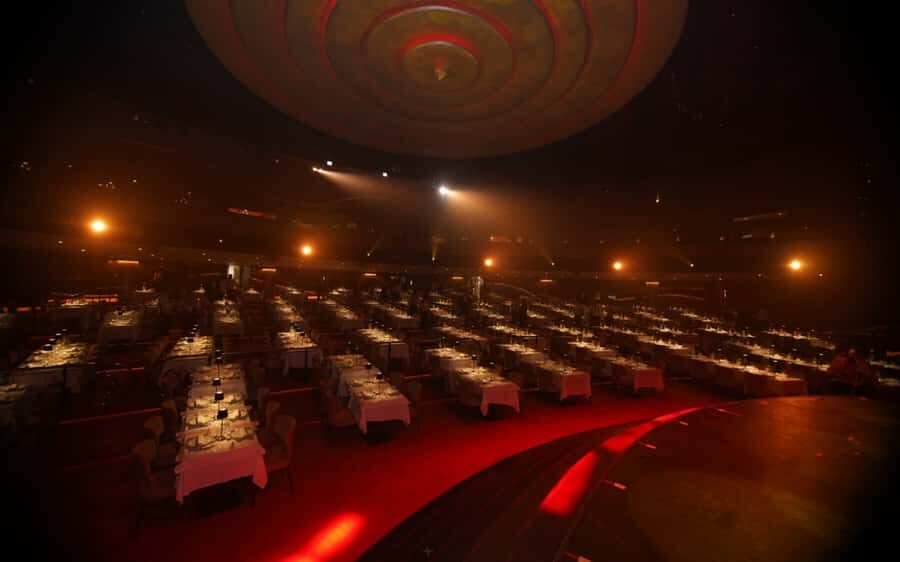 By Night Tour: Roxy Dinner Show & Transfer - Who should book this and who should skip it