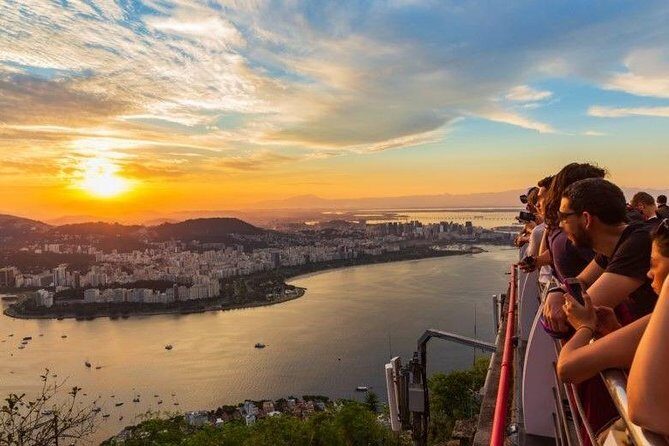 Corcovado & Favela Tour with Transfer - Guide Power and Small-Group Flow