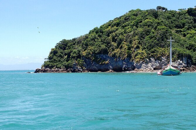 Full Day in Búzios with Catamaran Tour and Lunch - Swim stops: Parque dos Corais, Ilha Feia, and Praia da Tartaruga