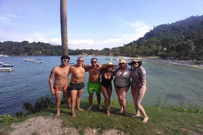 Full-Day Speedboat Tour in Angra and Islands with pick-up in Rio - Guides and crew: how the human touch makes the day feel easy