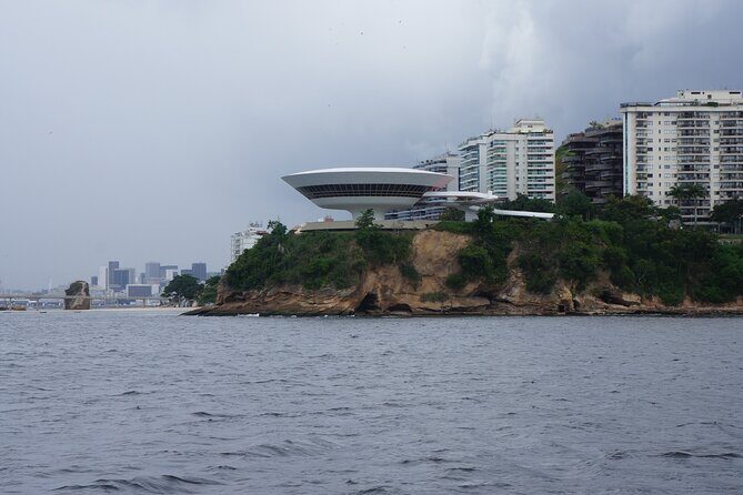 Guanabara Bay Boat Tour - Boat comfort and the food reality (read this twice)
