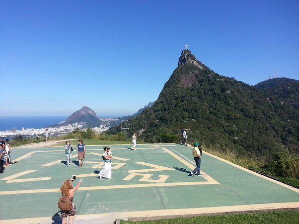 Guided Tour to Favela Santa Marta - Quick highlights