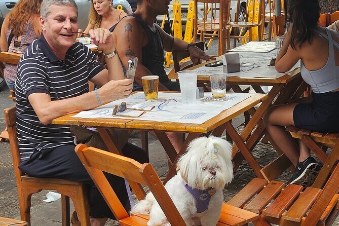 Half day walking tour in Leblon - Rua Dias Ferreira: a lunch break you plan (not included)