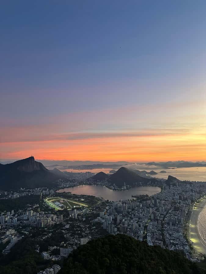 Hike Dois Irmãos + Vidigal Favela Experience - Who should book, and who should skip