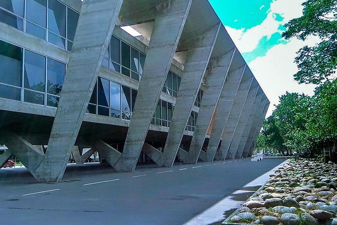Museums of Modern and Contemporary Art in Rio and Niteroi - The Guides: How Good Explanations Make Modern Art Easier