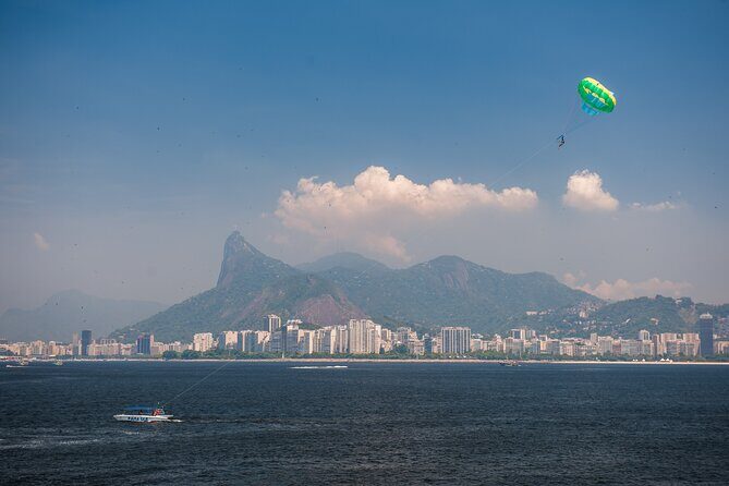 Parasailing in Rio de Janeiro - Flight time in the air: seeing Rio from above