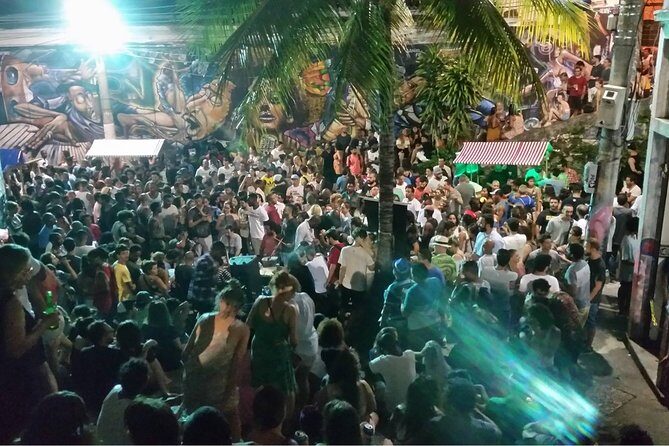 Pedra do Sal: Samba Party & Caipirinhas with Transfer - Street snacks and drinks from locals (what to expect)