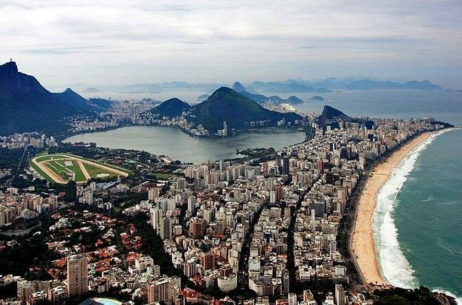 Private 45 min Helicopter Tour in Rio de Janeiro for 3 people - Shoreline views vs city views: which is the real winner?