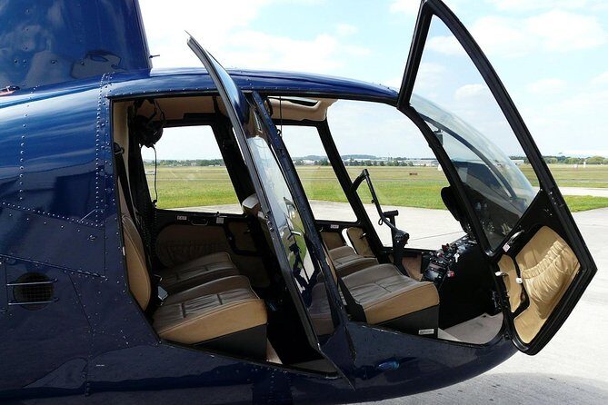 Private 45 min Helicopter Tour in Rio de Janeiro for 3 people - The sightseeing route: from the big statue to Maracanã
