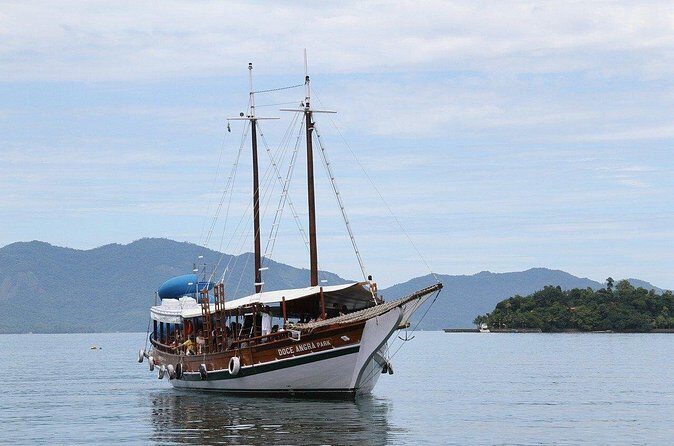 Private Angra do Reis Full-Day Tour from Rio de Janeiro - Angra dos Reis: bars, souvenirs, and a long enough break