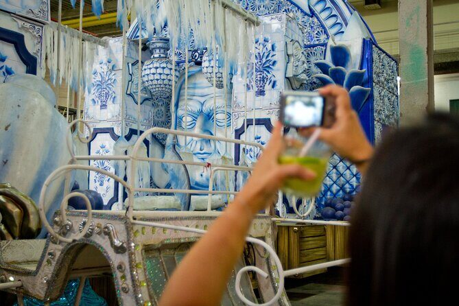Private Carnaval Experience with Pickup: Carnival backstage, Drink, Samba & more - Finding the right starting point at Samba City