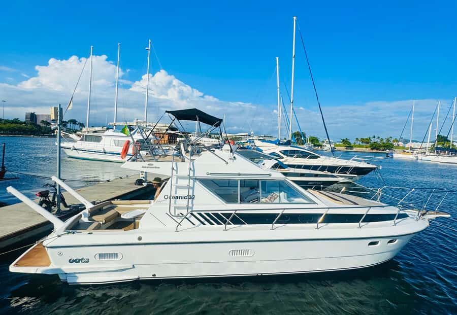 Private speedboat tour in Rio de Janeiro - The boat setup: what the two floors and onboard features mean for you