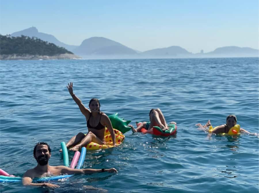 Rio de Janeiro: Boat Tour - Sunset with Beer - The 3-hour speedboat format: how the narration works while you cruise