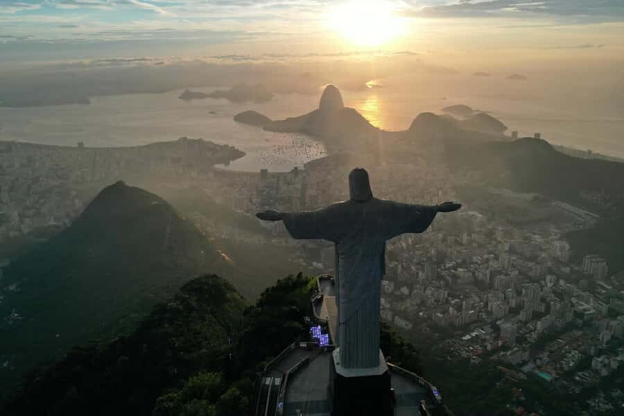 Rio de Janeiro: Half-Day Christ the Redeemer and City Tour - Tijuca Forest minivan ride: the short jungle segment