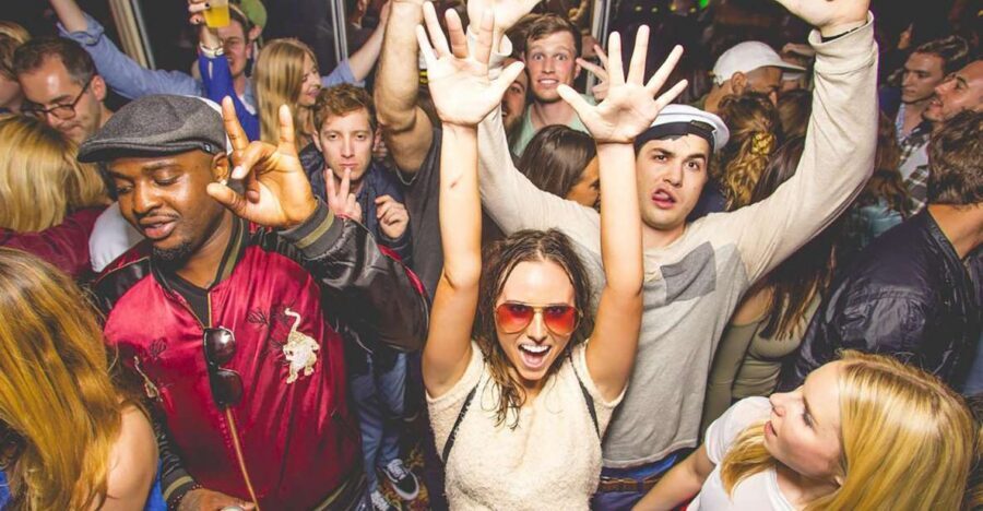 Rio de Janeiro: Late Night Boat Party with DJ and Dancing - What makes this late-night party boat so Rio