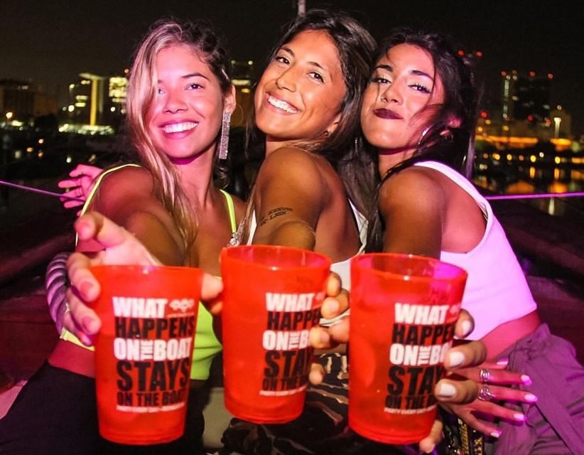 Rio de Janeiro: Late Night Boat Party with DJ and Dancing - Boarding a DJ nightclub on the water