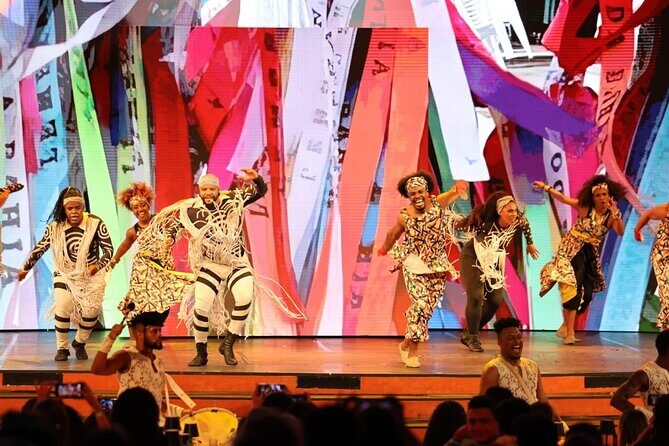 Rio DE Janeiro : Official Roxy Spectacle That Embrace - Roxy Dinner Show Aquele Abraço: what you’re really paying for