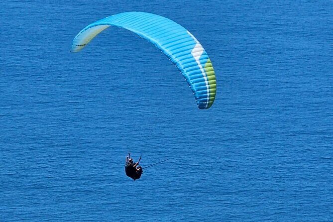Rio de janeiro : Paragliding Tandem Flights over Rio - Praia do Pepero to the Flight Club: Getting Set Up Without Drama