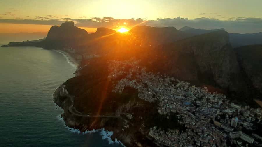 Rio de Janeiro: Private Helicopter Tour - Sugarloaf Mountain from the sky: where size becomes obvious