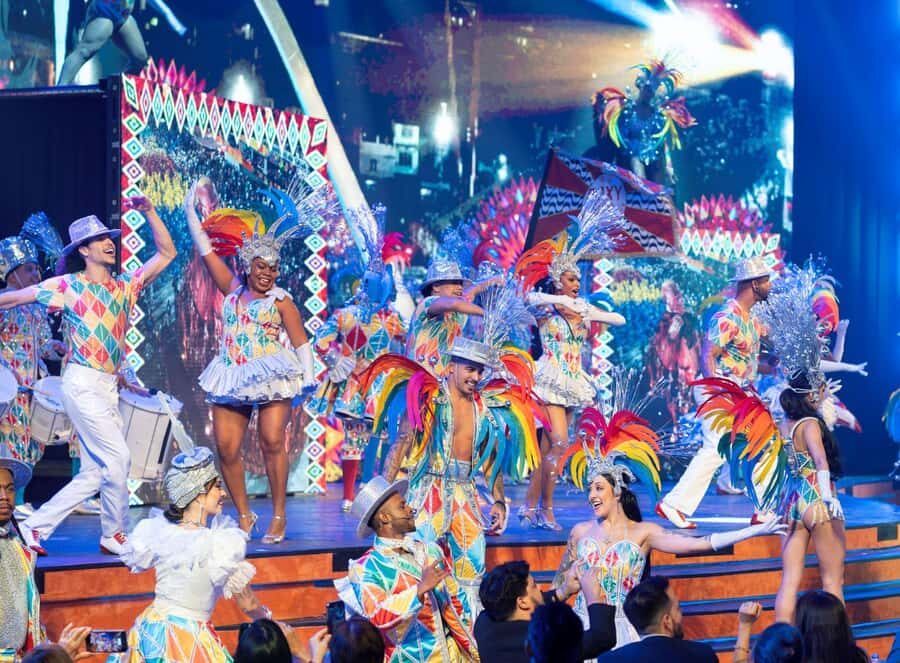 Rio de Janeiro: Roxy Dinner Show with Hotel Pickup - Roxy in Copacabana: a former cinema turned Art Deco party room