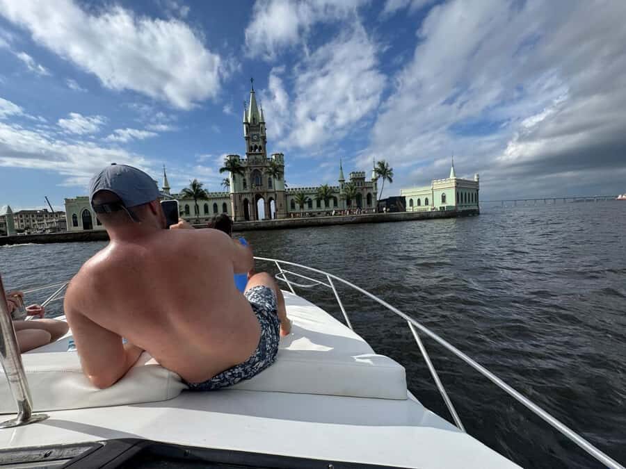 Rio de Janeiro: Speedboat Tour with Snacks and Drinks - Museum of Tomorrow Photo Stop: Architecture You’ll Recognize Fast
