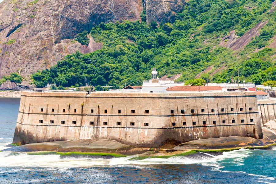 Rio: Guanabara Bay 2-Hour Boat Tour - Forts, islands, and beaches: what Guanabara Bay teaches you visually