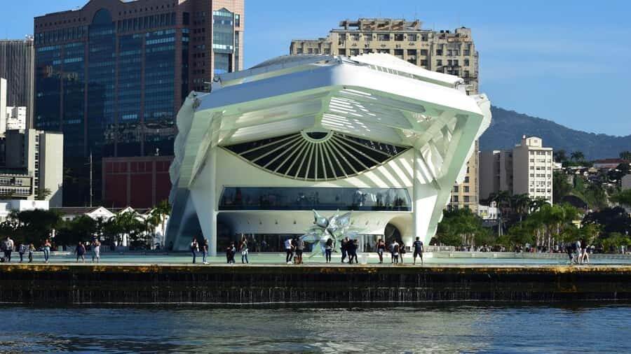 Rio: Guanabara Bay Boat Tour - Heading out: Museum of Tomorrow and the Porto Maravilha skyline