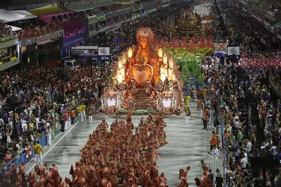 Rio: Premium Carnival Seating with Food, Drinks, & Transfers - Key Things You’ll Notice Right Away