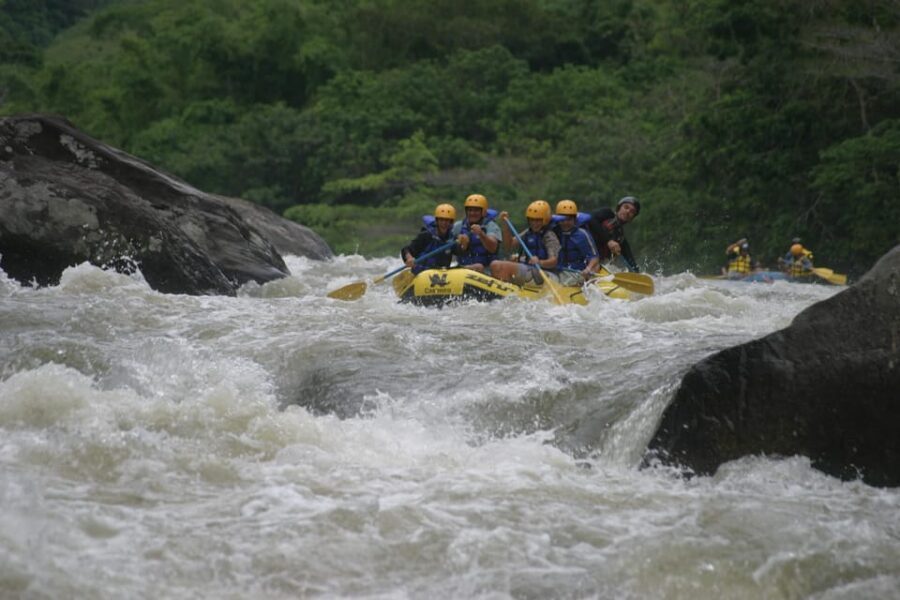 Rio: White Water Rafting Adventure tour in Rio de Janeiro - Lunch time: a break that keeps the pace realistic