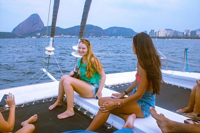 Shared Tour in Vela Catamaran - Velas do Rio - From Marina da Glória to Urca: the route that sets the mood