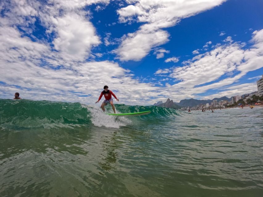 Surf lessons with local instructors in Copacabana/ipanema! - Group vs private lessons: choosing the attention level you want