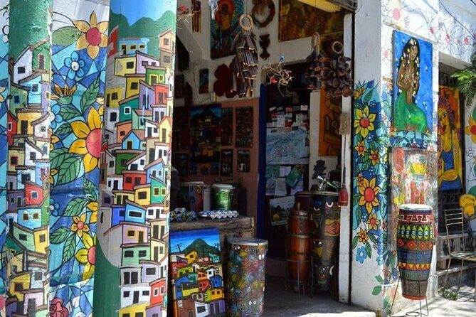 Walking in Santa Teresa - Christ the Redeemer and the city center: views built into the route