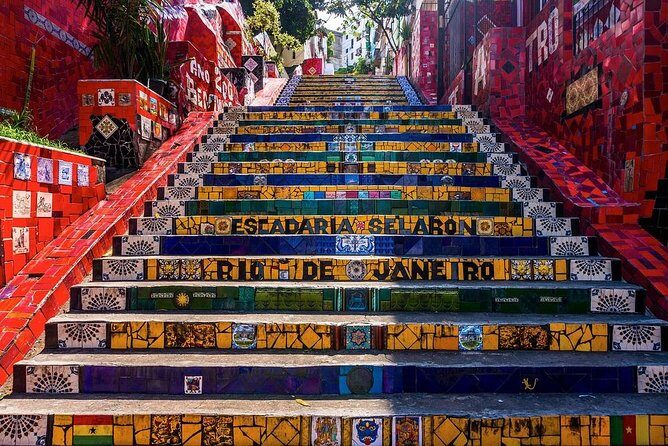 Walking tour of the bohemian neighborhoods of Santa Teresa and Lapa - The yellow Bonde tram ride up to Santa Teresa