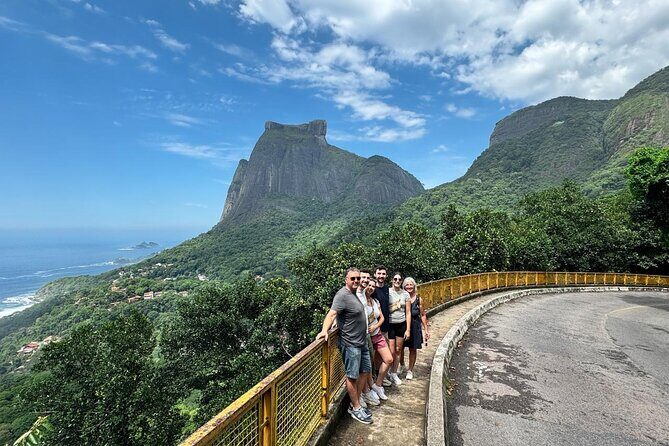 Wildlife viewing and excursion at Pedra Bonita. - The Copacabana segment: a short intro before the trailhead push